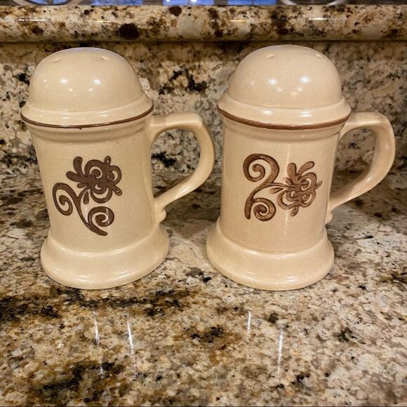 Pfaltzgraff Village Pattern Stove Top Salt Pepper Shaker Set Vintage 1970’s USA - Picture 2 of 5